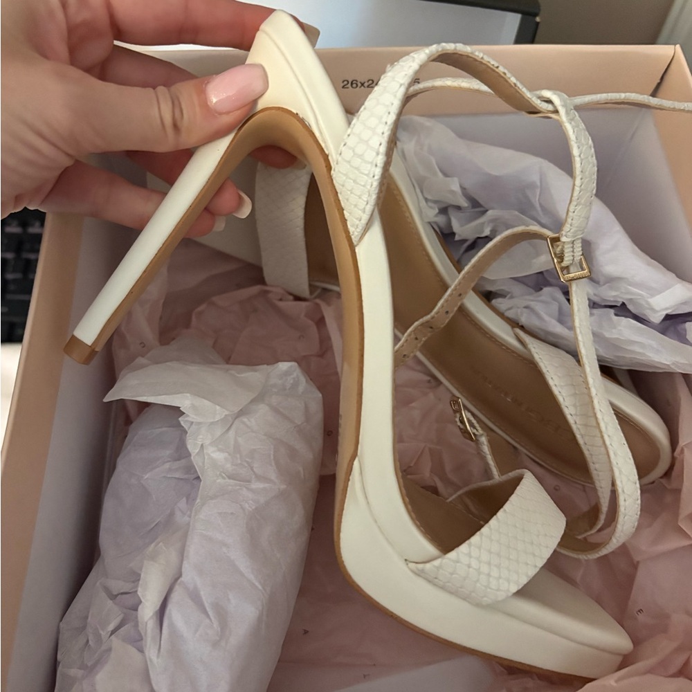 MUST GO🔥NEW BCBG Elegant White Strappy Heels
